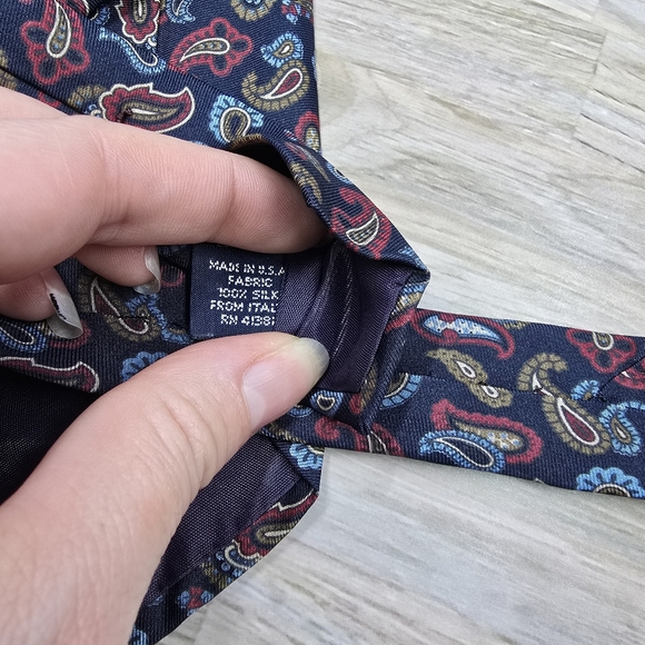 Polo by Ralph Lauren 100% Italian silk navy blue paisley print tie 56" long USA - Picture 5 of 6
